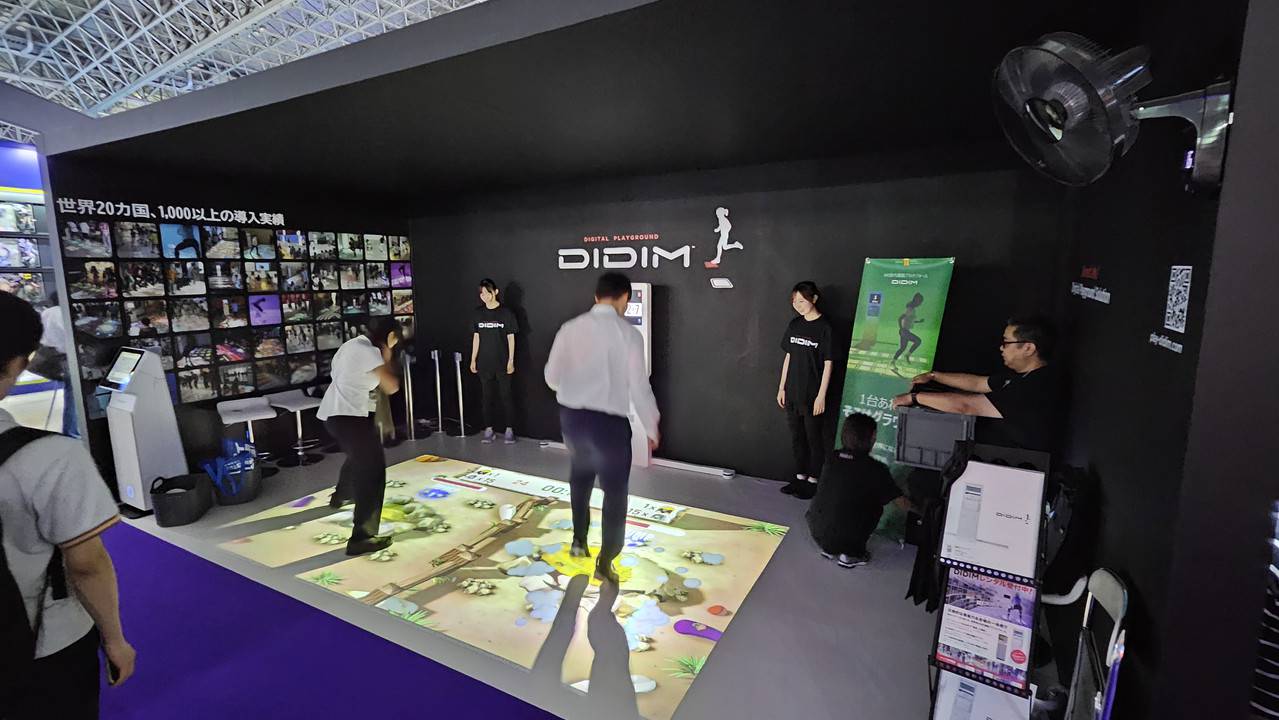 TGS 2026 현장에서 DIDIM을 체험하는 관람객
