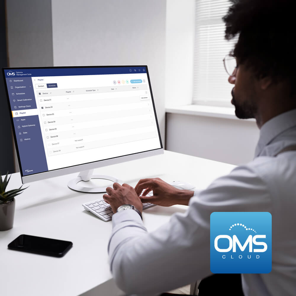 Man is using Optoma Management Suite Cloud